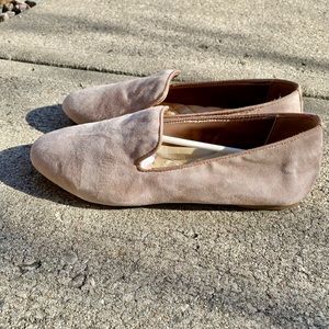 Never been worn “The Starling”
In Latte Suede
